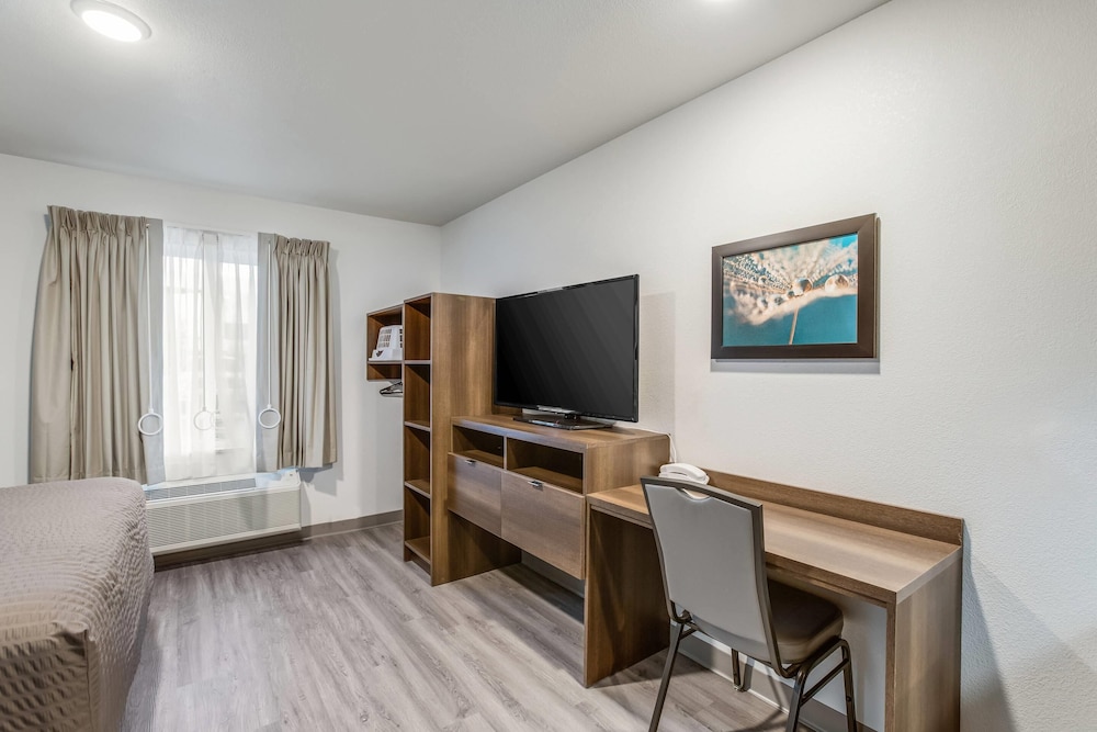 WoodSpring Suites Novi Farmington 26/47