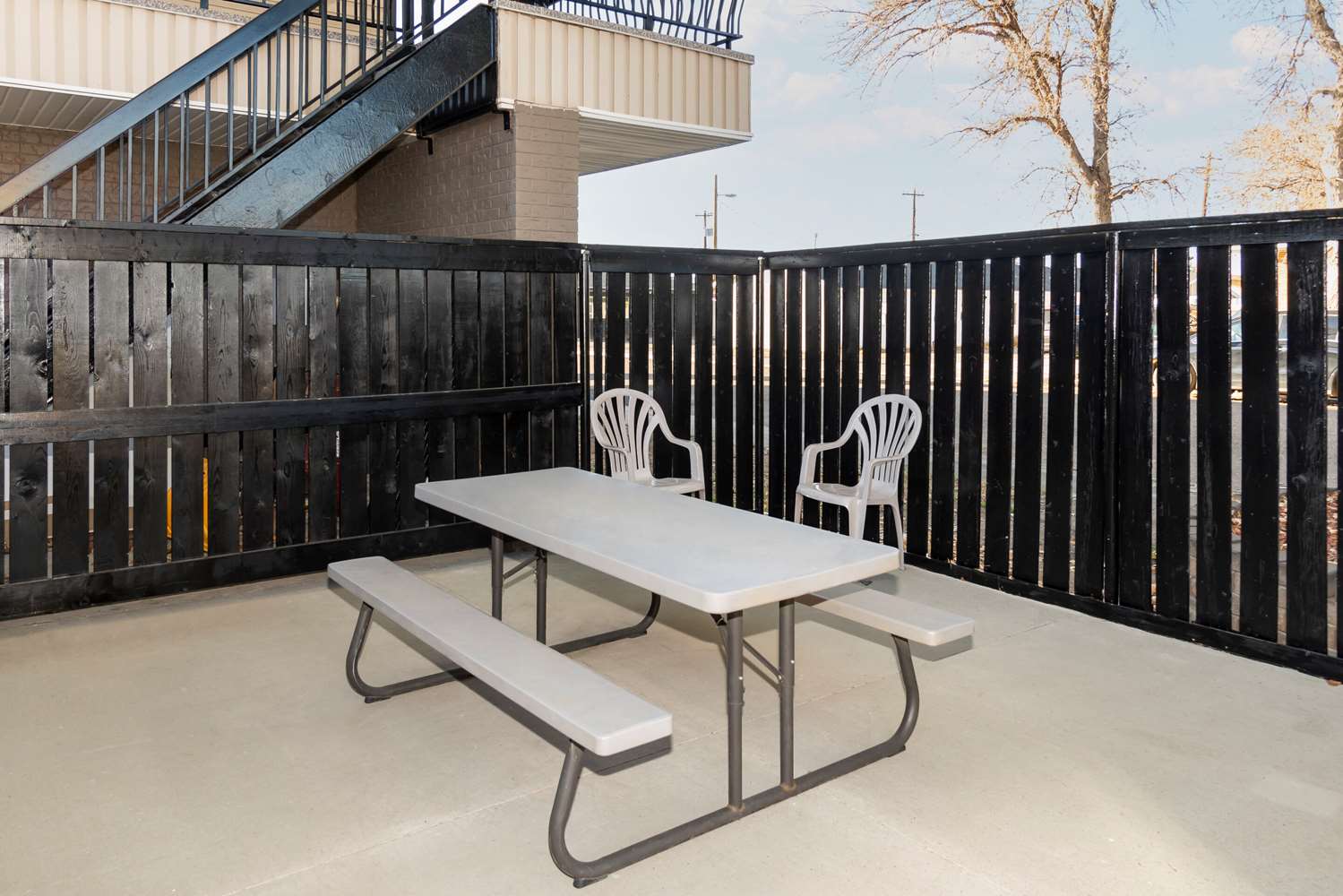 Econo Lodge Inn & Suites Medicine Hat Highway 1 10/14