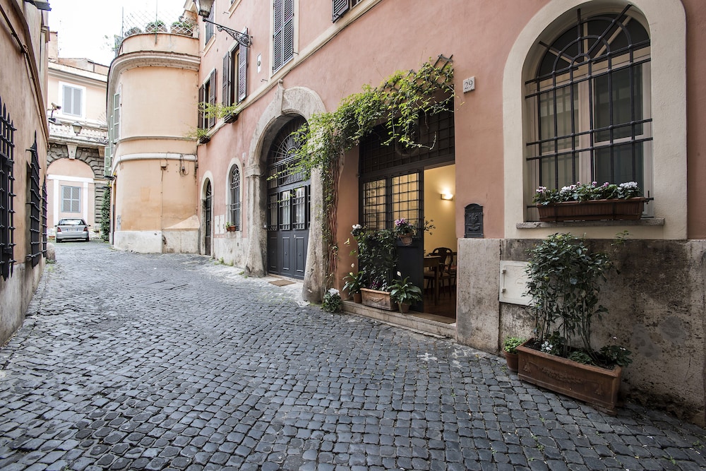 Arco Del Lauro Bed & Breakfast 22/25