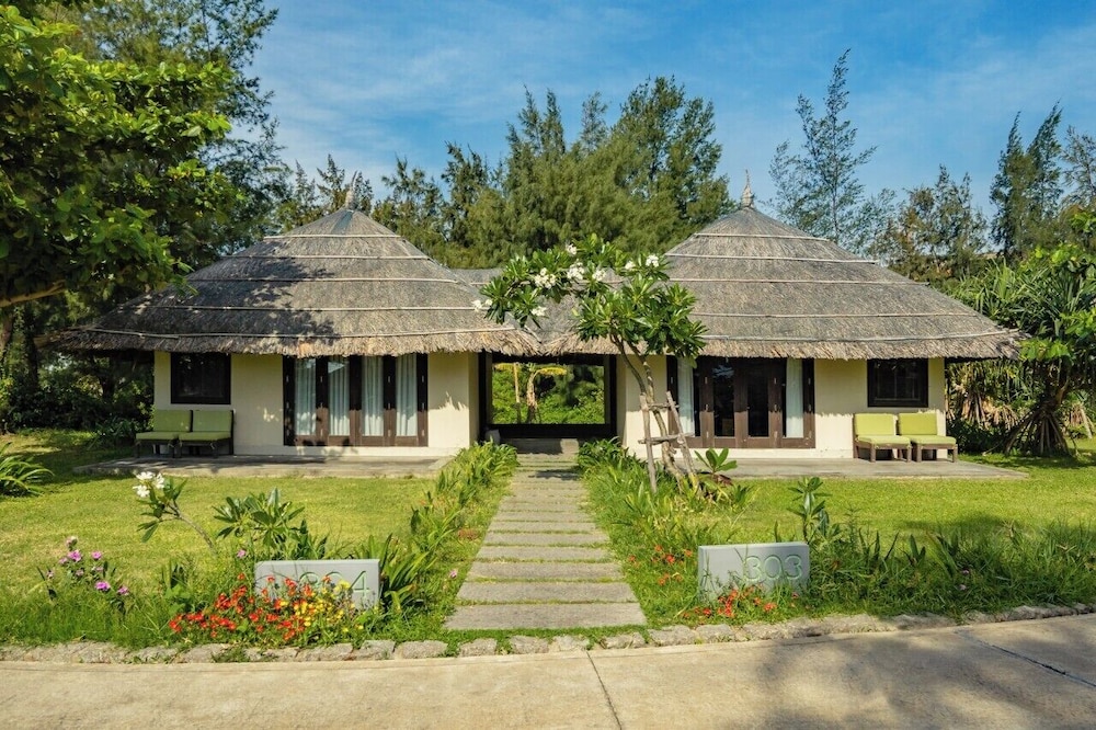 Crown Retreat Quy Nhon 8/88