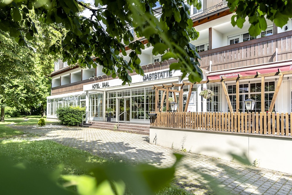 Feldmochinger Hof 36/39