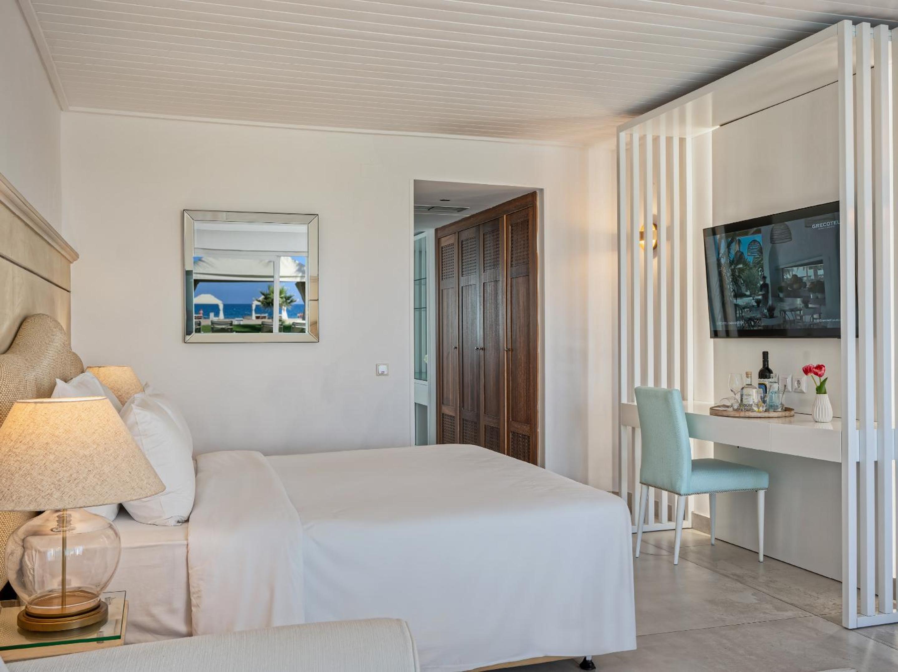 Junior Suite, Double Bed, Sea Front, Private Pool