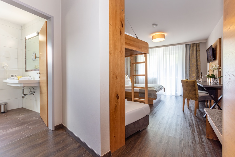 HOTEL ALMRAUSCH 36/69