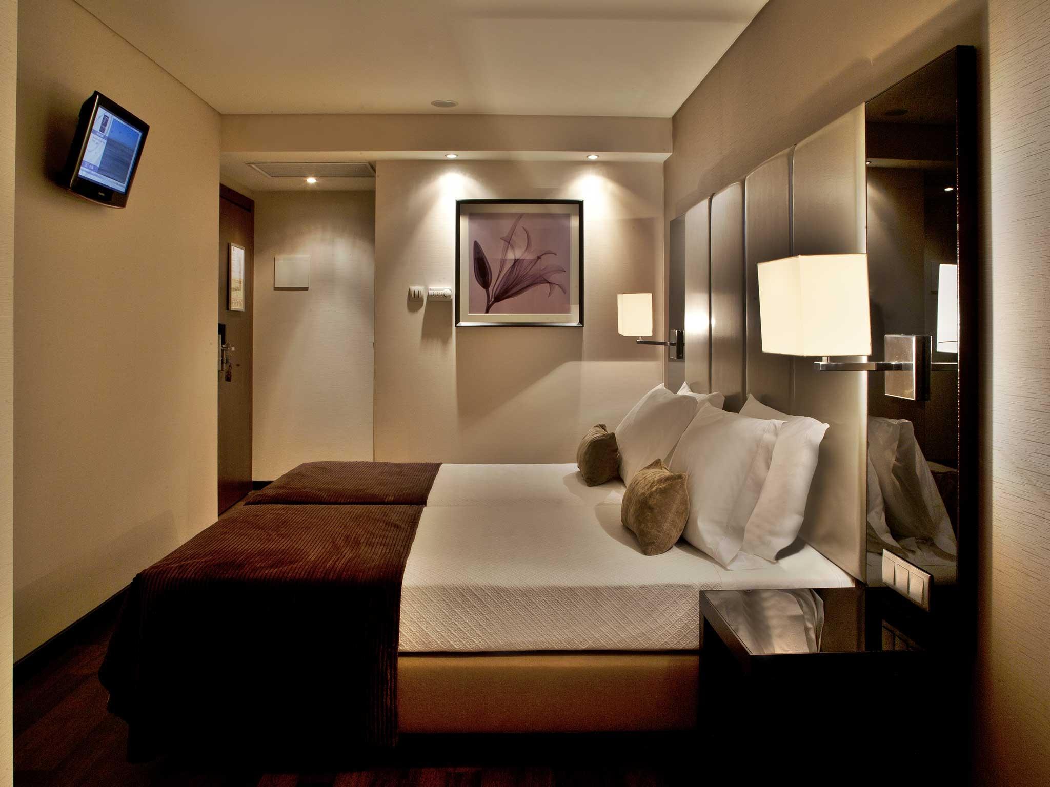 Room, Twin Beds