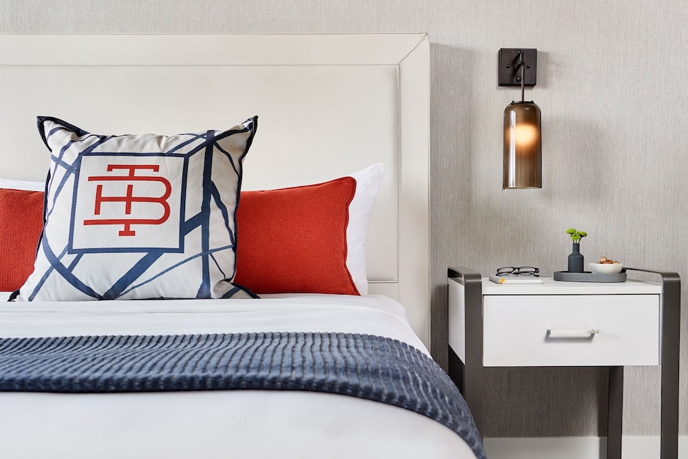 The Bristol Hotel 13/57