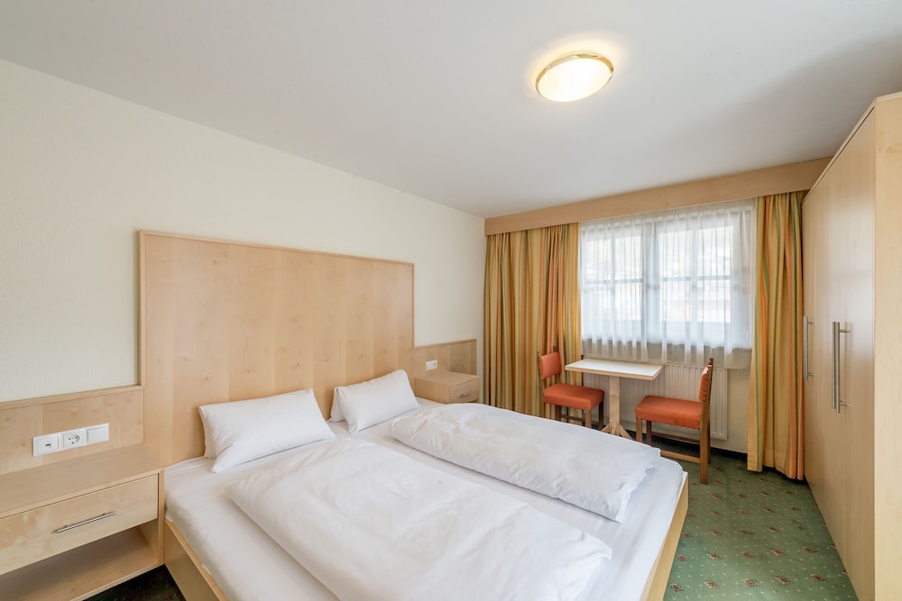 Hotel Tyrol 4/58
