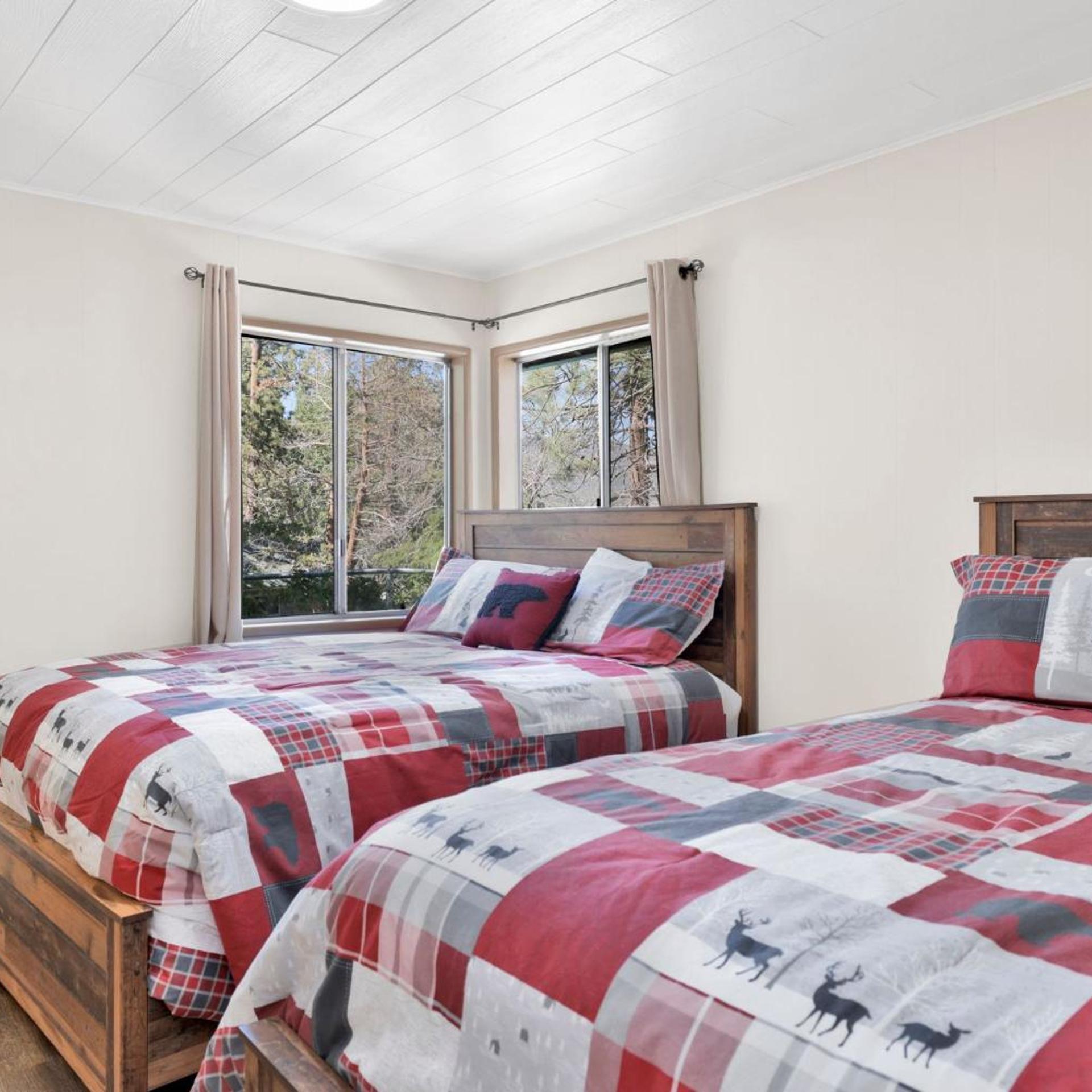 Twin Pines Family Cabin by Big Bear Vacations 6/28