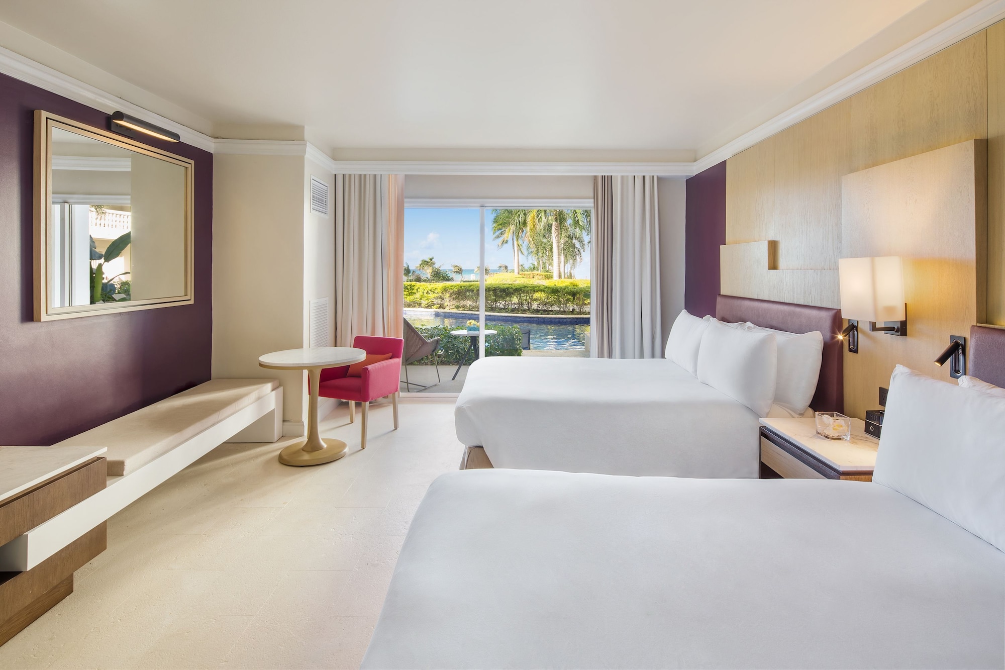 Swim Up, 2 Double Beds