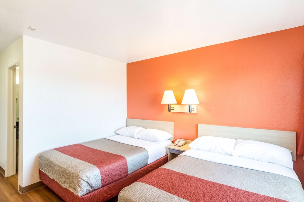 Motel6 Redding, CA - Central 16/47