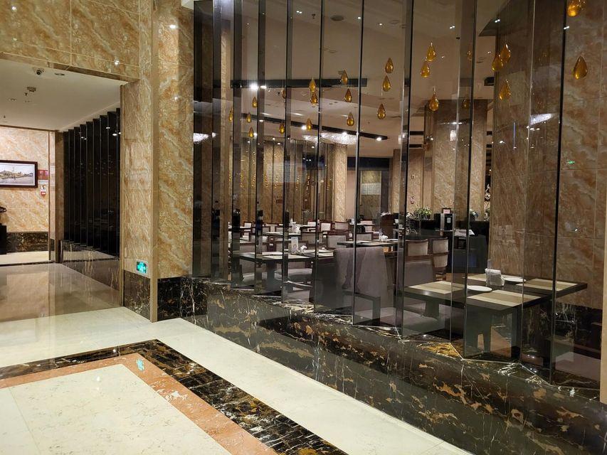 River & Holiday Rezen Hotel PengShui 11/20