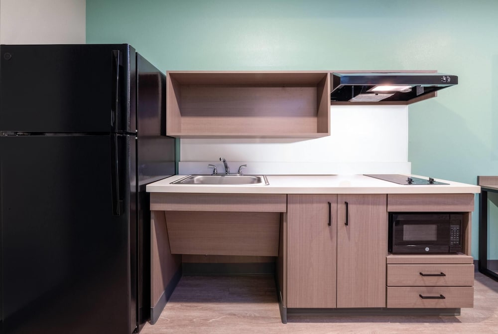 ECHO Suites Extended Stay by Wyndham Colorado Springs Airpt 47/55