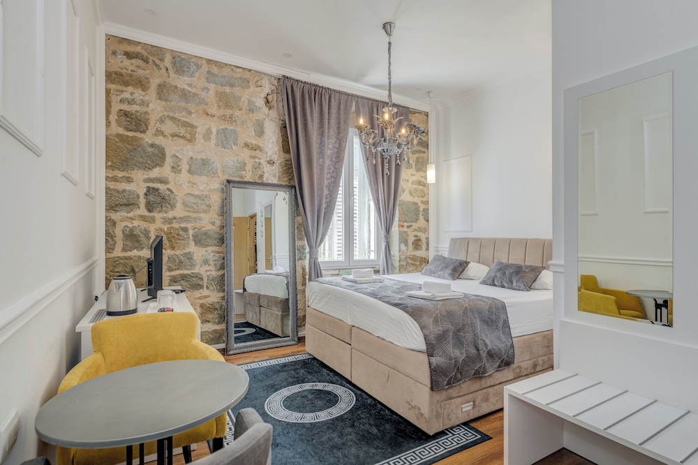 غرفة ديلوكس بسرير كينج بإطلالة على المدينة، Silver Gate Rooms Dioklecijan Palace 2/5