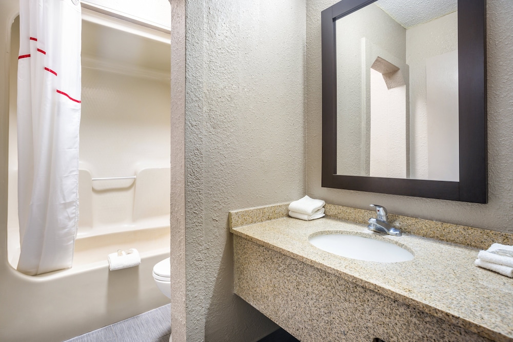 Red Roof Inn Detroit - Farmington Hills 3/9