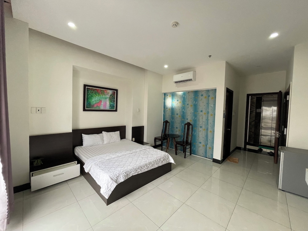 DELUXE, DOUBLE BED, CITY VIEW