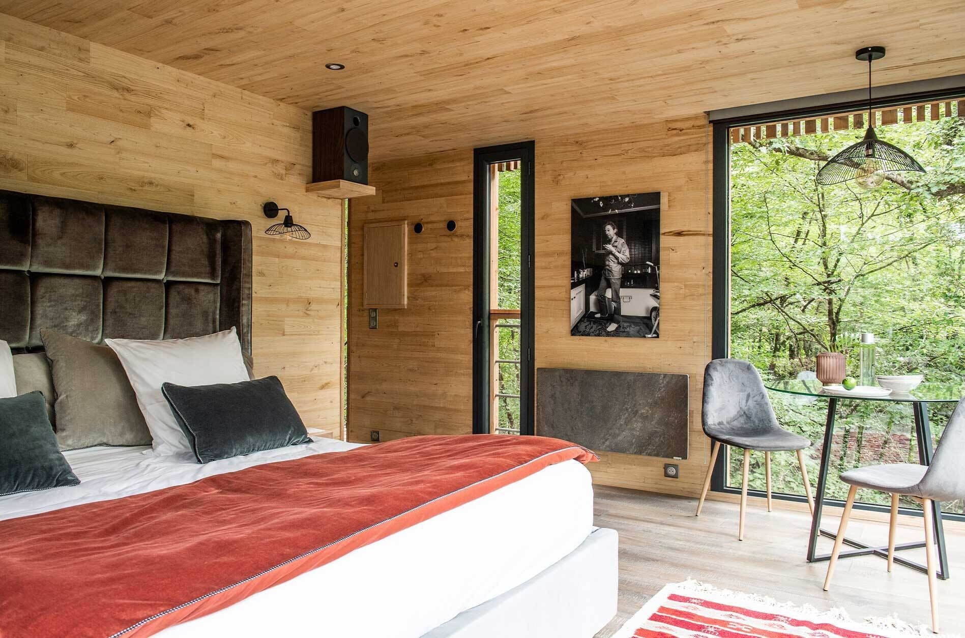 Design, Artist, Suite, King Bed, Sauna, Hot Tub