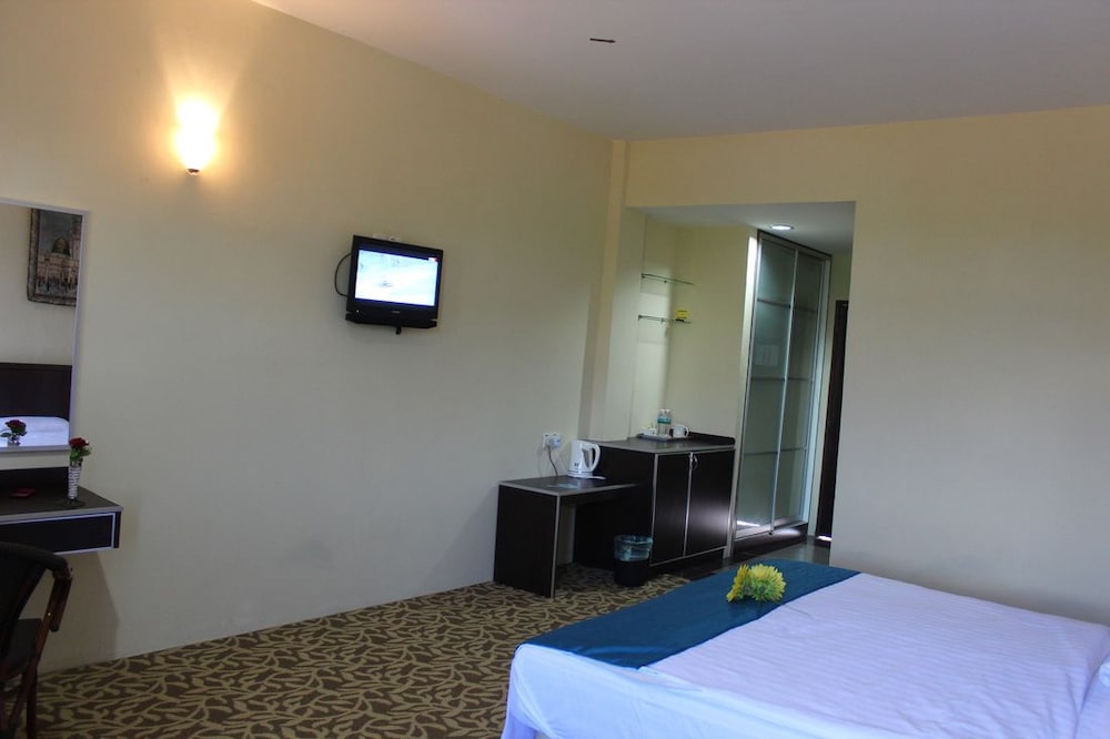 Quinara Al Safir Resort 5/19