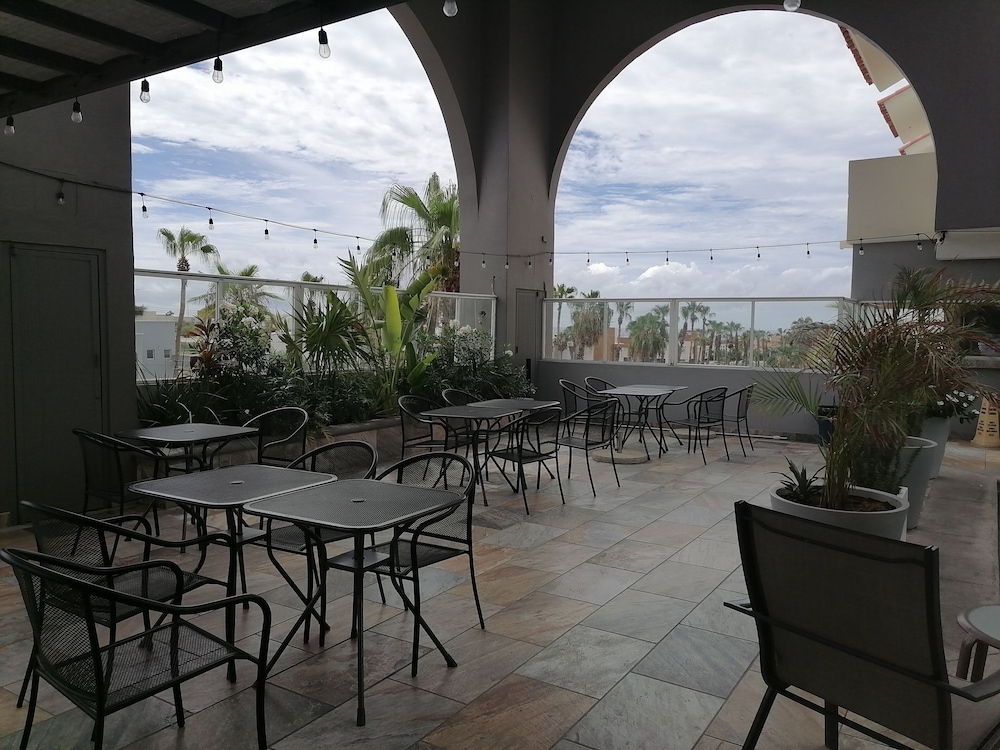 Hotel And Suites Las Palmas Los Cabos 47/68