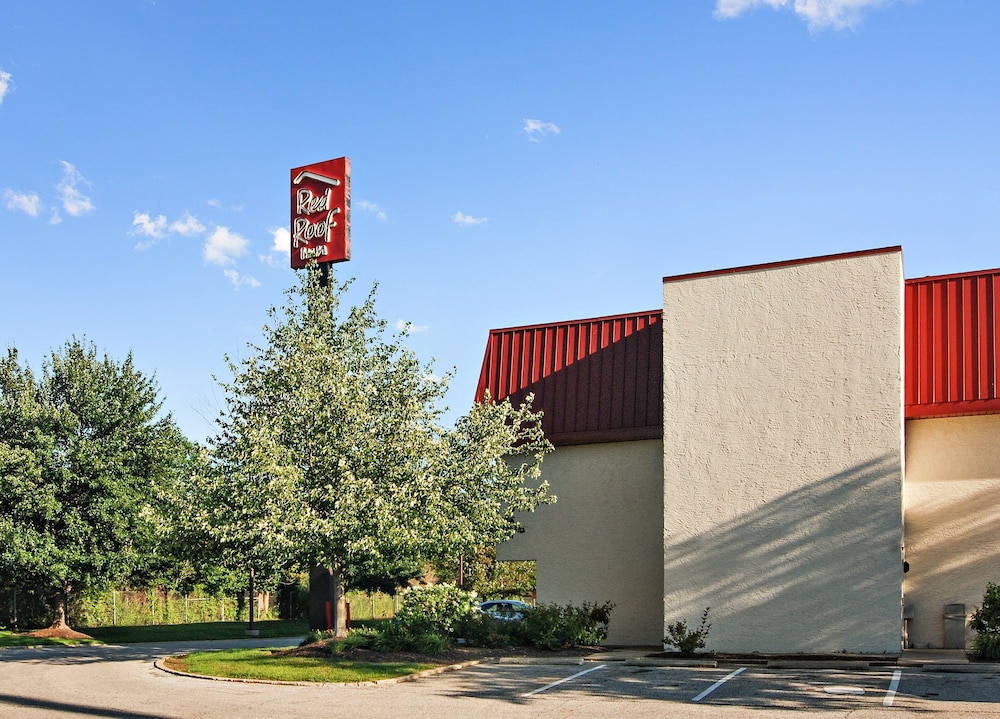 Red Roof Inn Cleveland Airport-Middleburg Heights 2/21