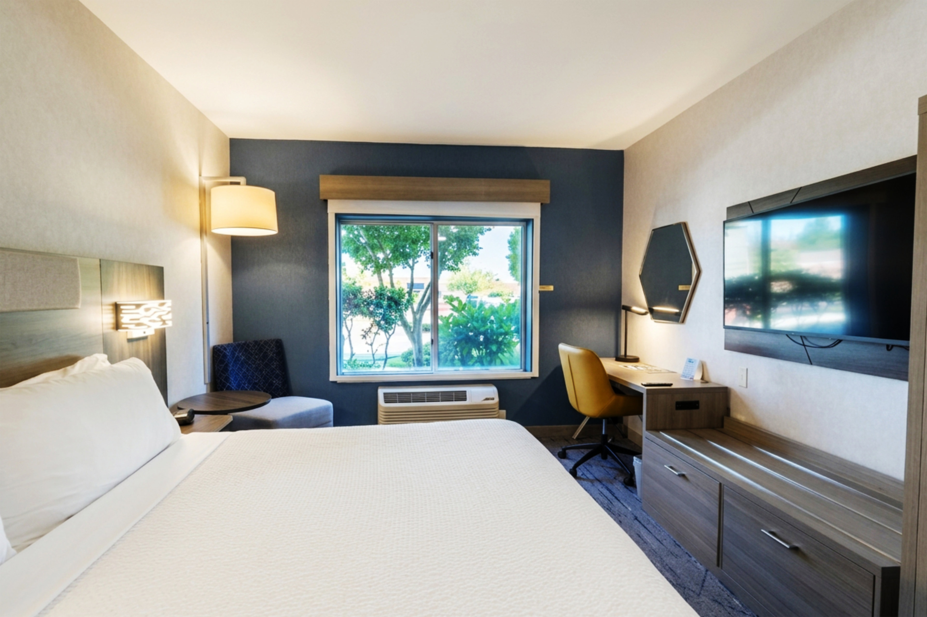 Holiday Inn Express Bothell 10/50