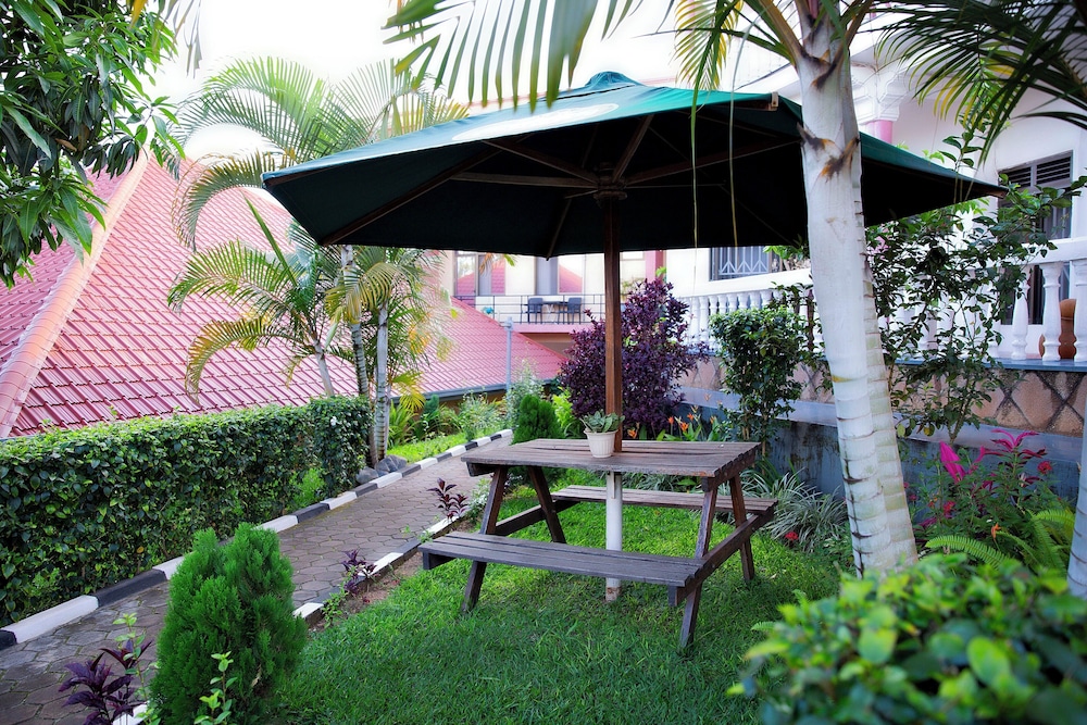 Romalo Guesthouse 22/24