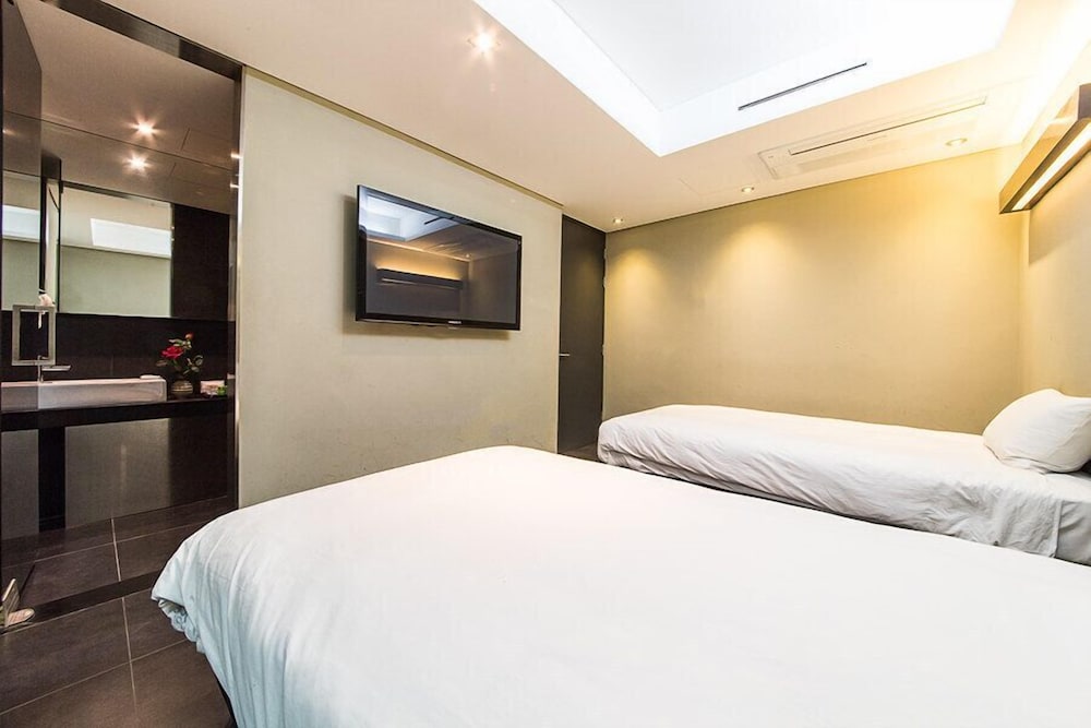 Starhills Hotel 18/74