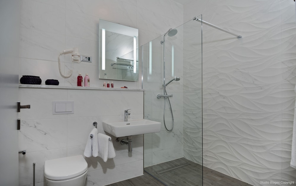 Priska Med Luxury Rooms 67/77
