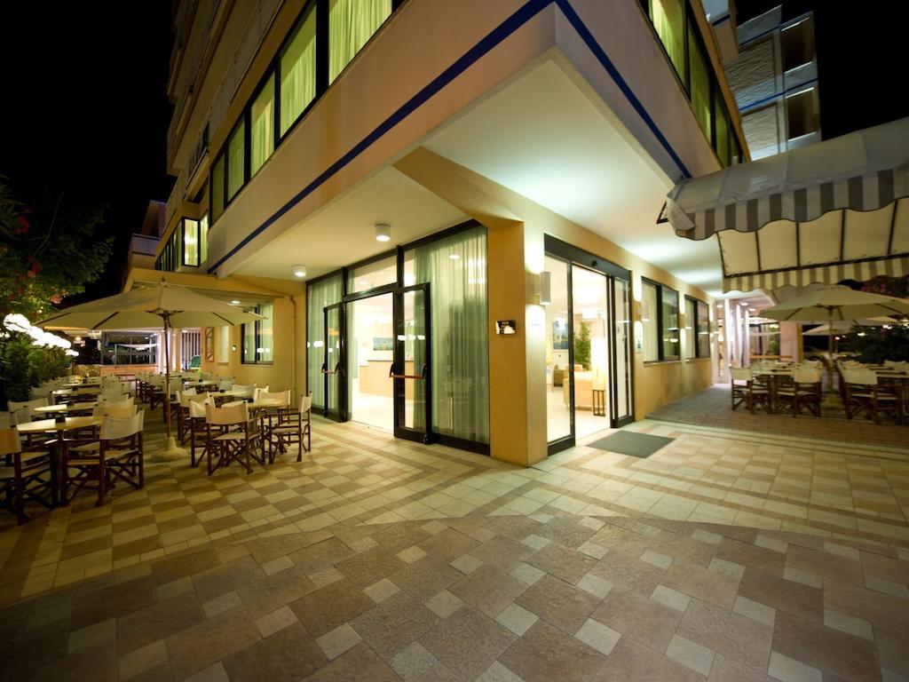 Color Metropolitan Family Hotel 30/33