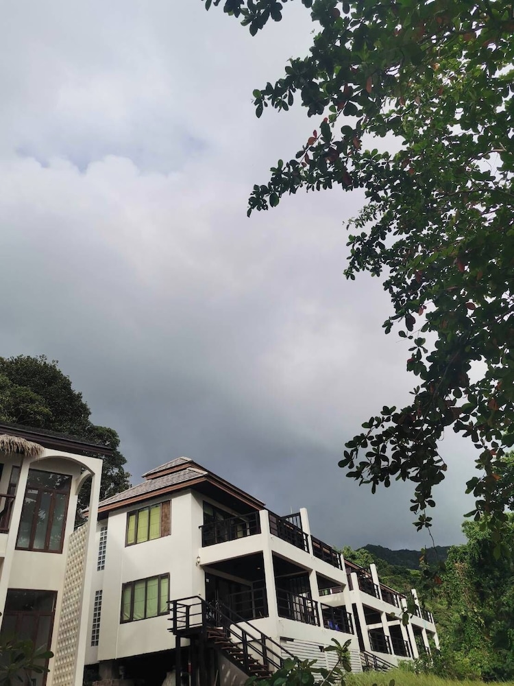 Siam Beach Resort 8/71