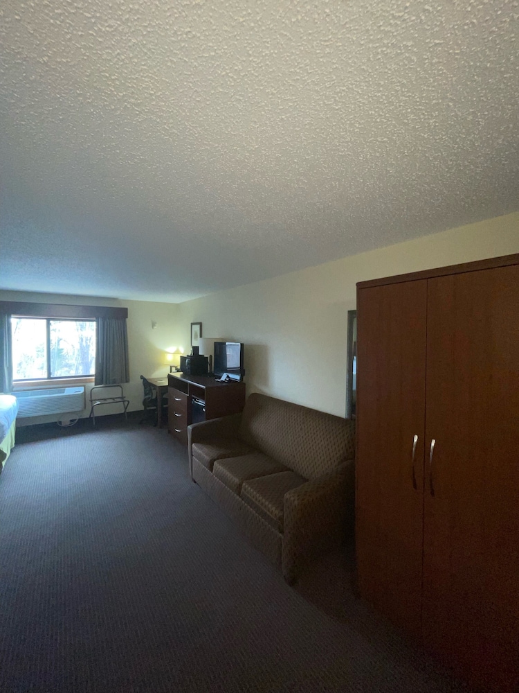 Cobblestone Hotel & Suites - Wisconsin Rapids 18/31