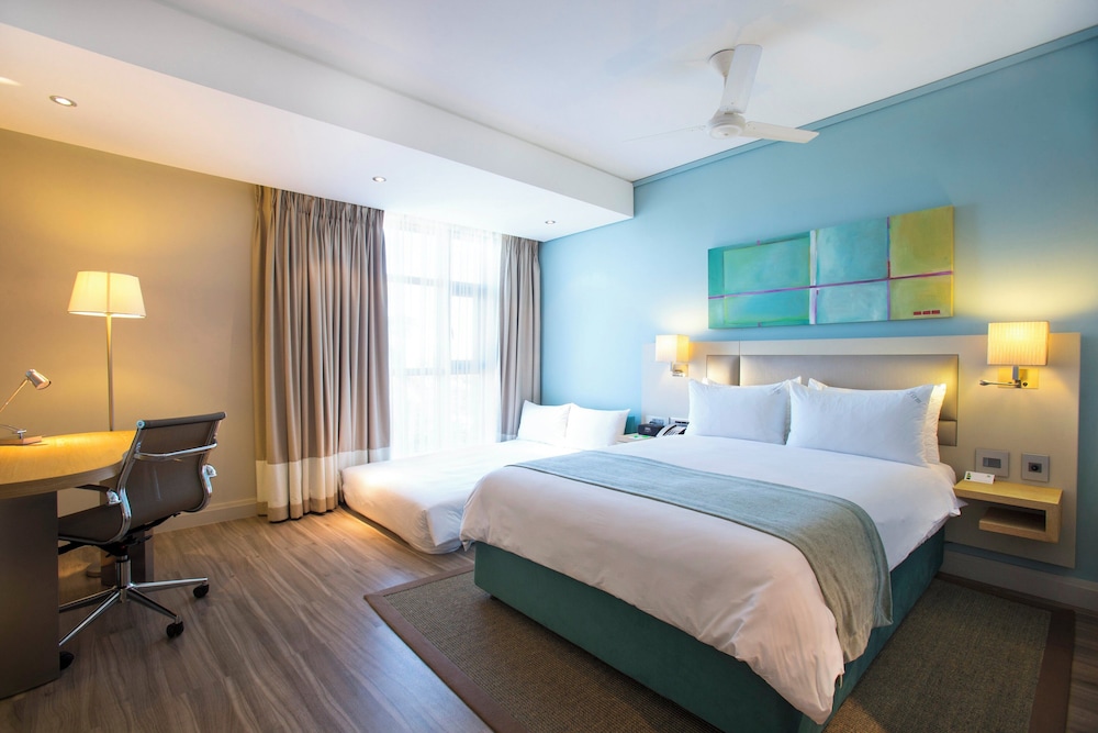 غرفة قياسية بسرير كوين مع أريكة، Holiday Inn Mauritius Mon Tresor 2/5