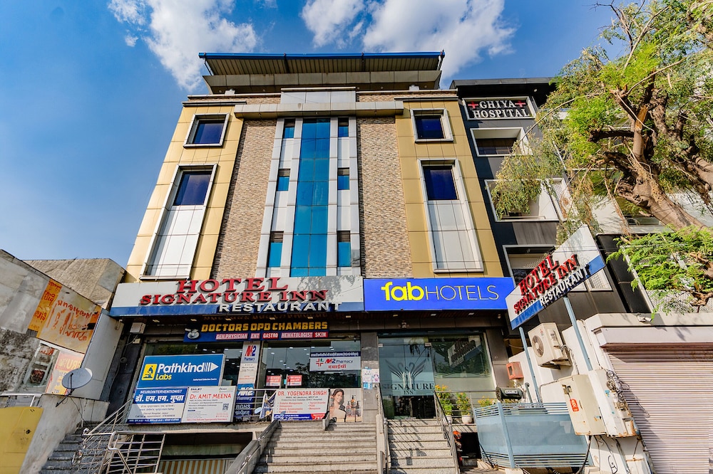 Fabhotel Signature Inn 6/50