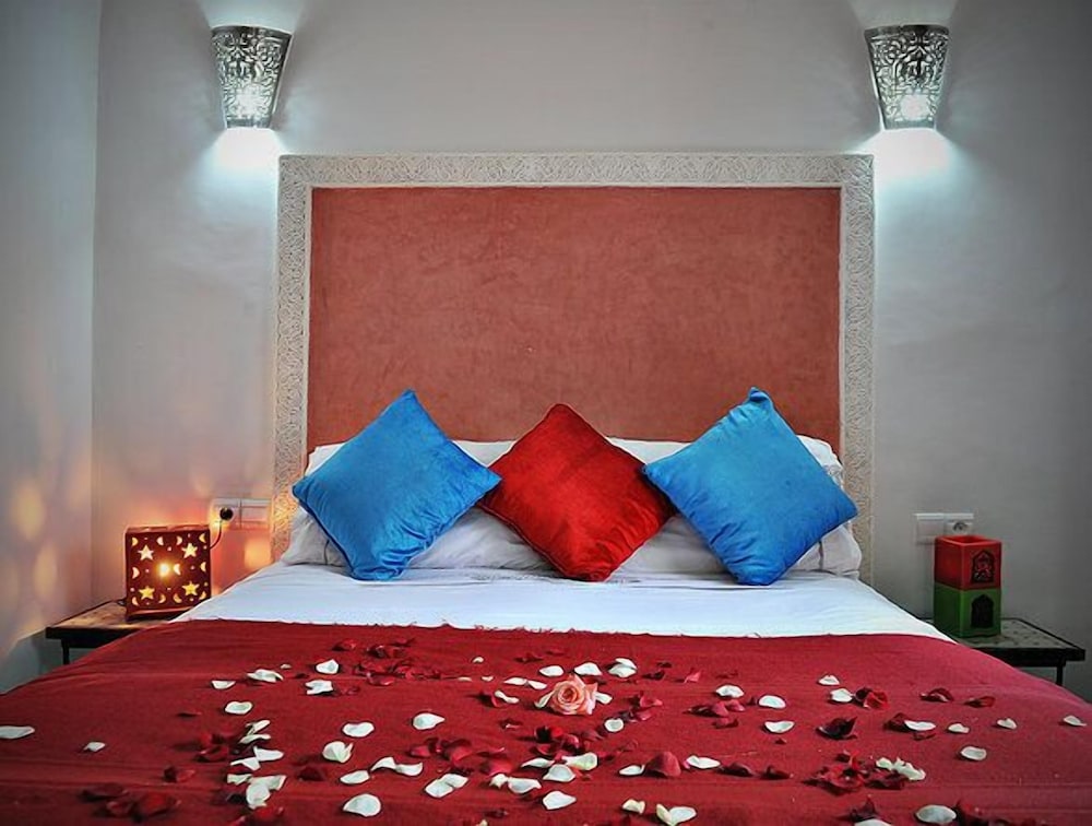 KOUTOUBIA, DOUBLE BED