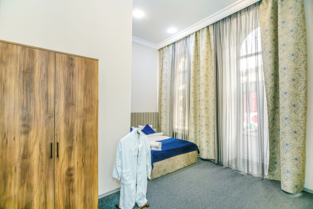 Bristol Hotel Baku 17/51