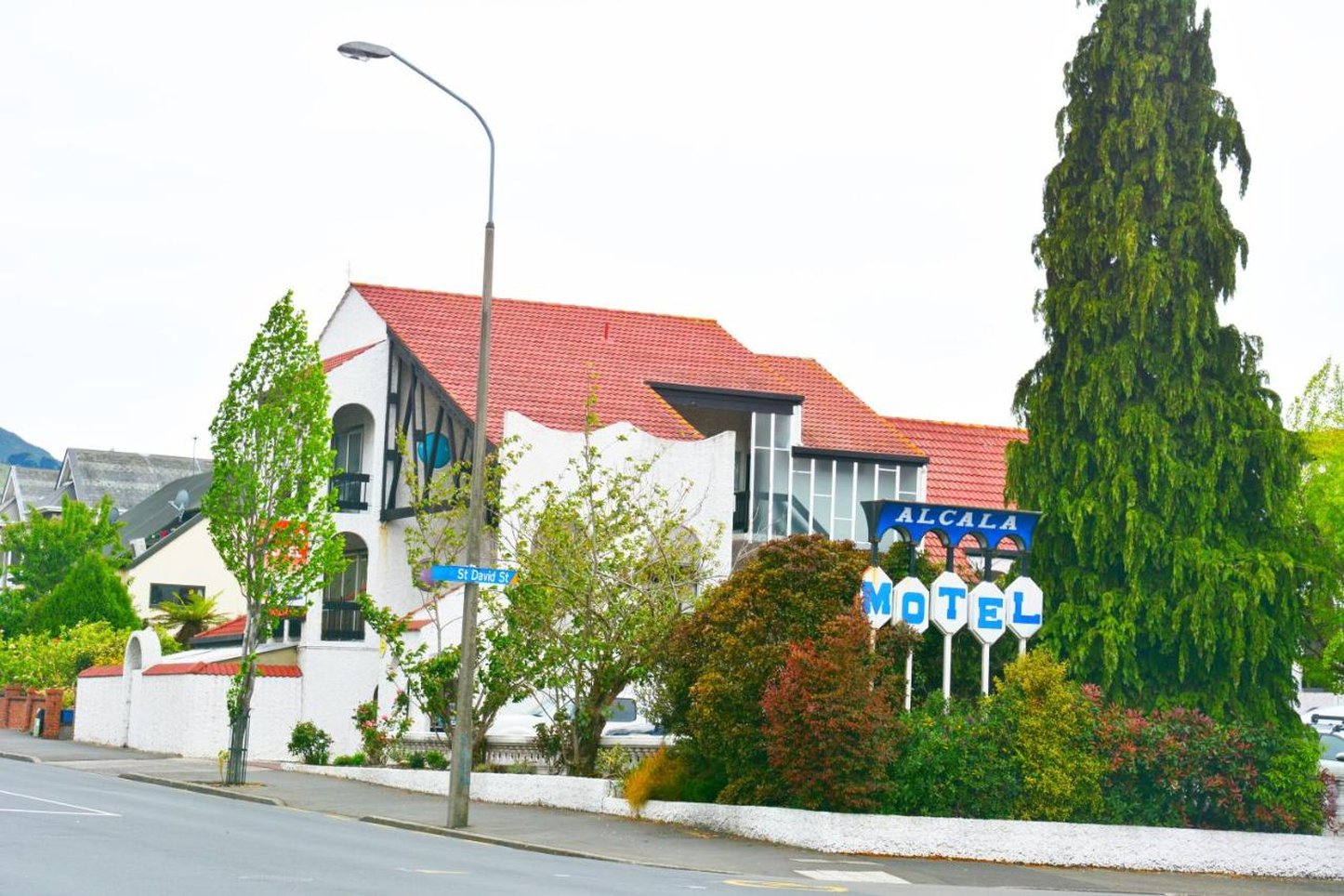 Alcala Motel 1/4