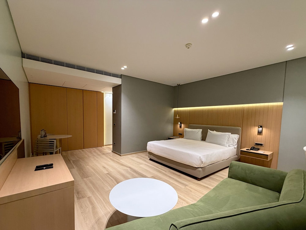RENOVATED, JUNIOR SUITE