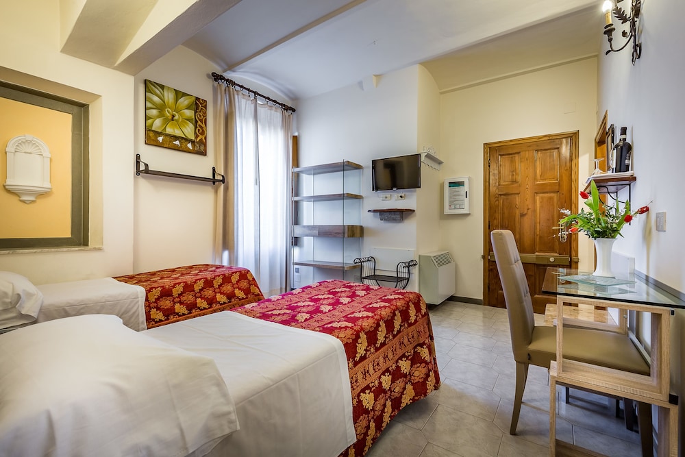 2 BEDROOMS, SUITE