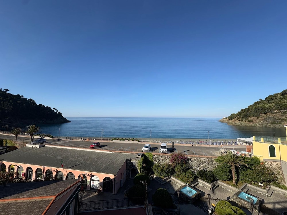 Hotel delle Rose 67/72