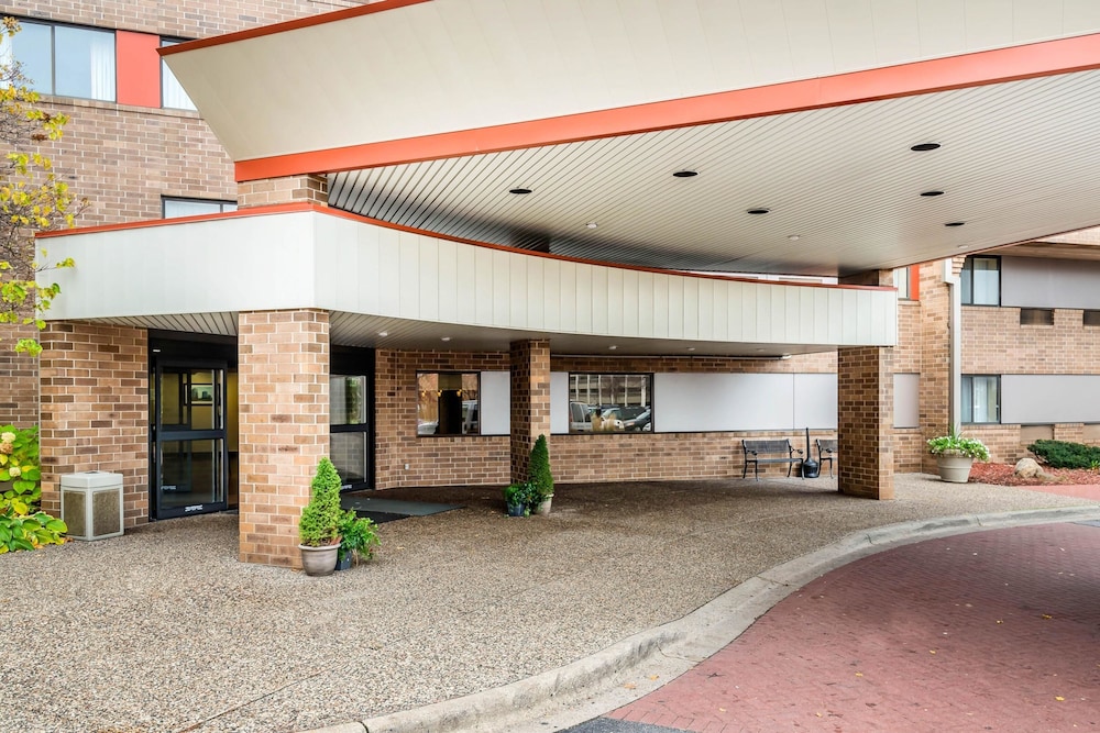 Quality Inn & Suites Mall of America - MSP Airport 5/38