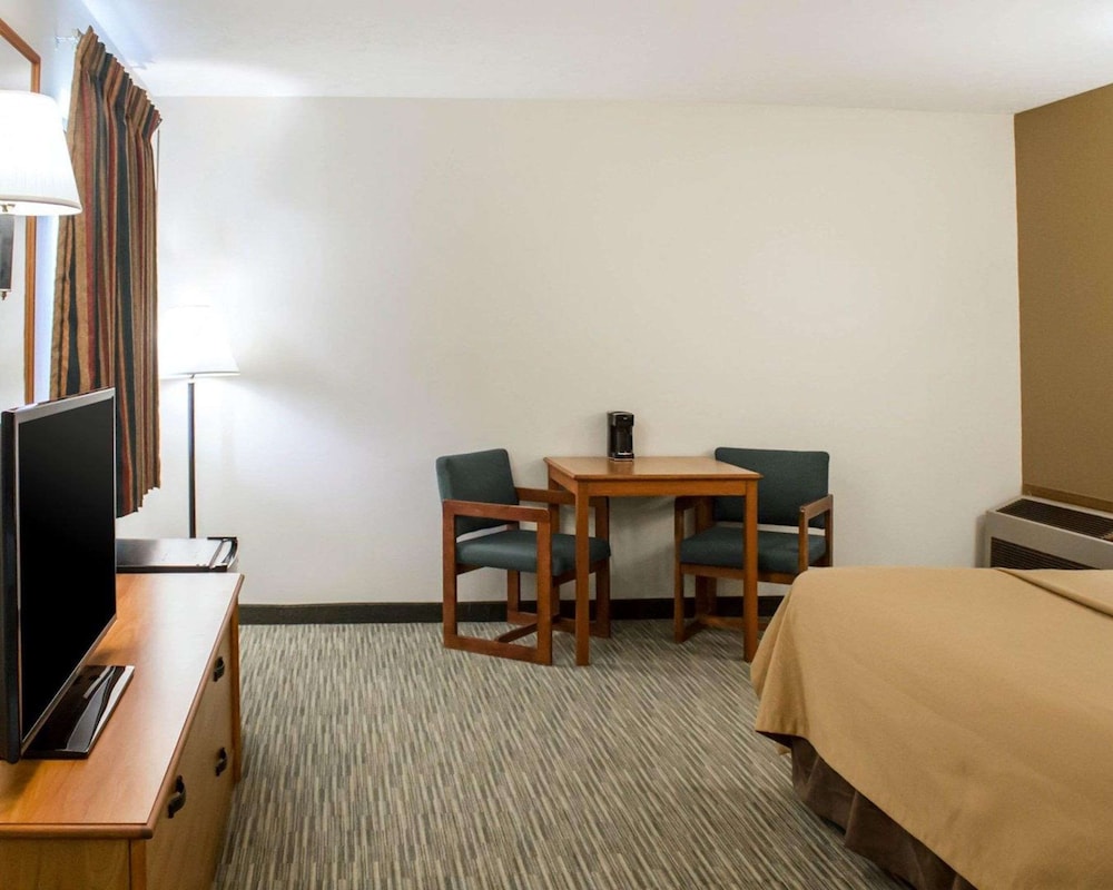 Econo Lodge Elkhart North 26/27