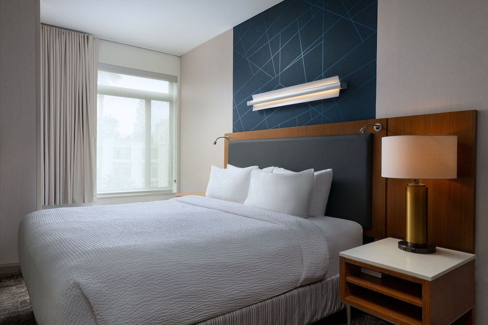 STUDIO, KING BED