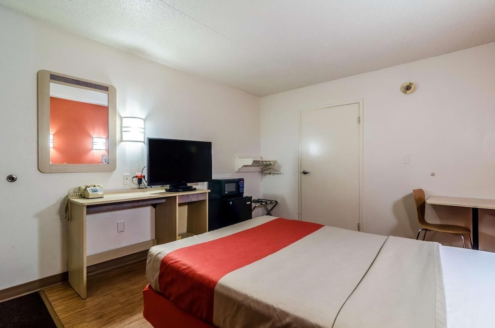 Motel6 Warren, MI - Detroit East 29/54