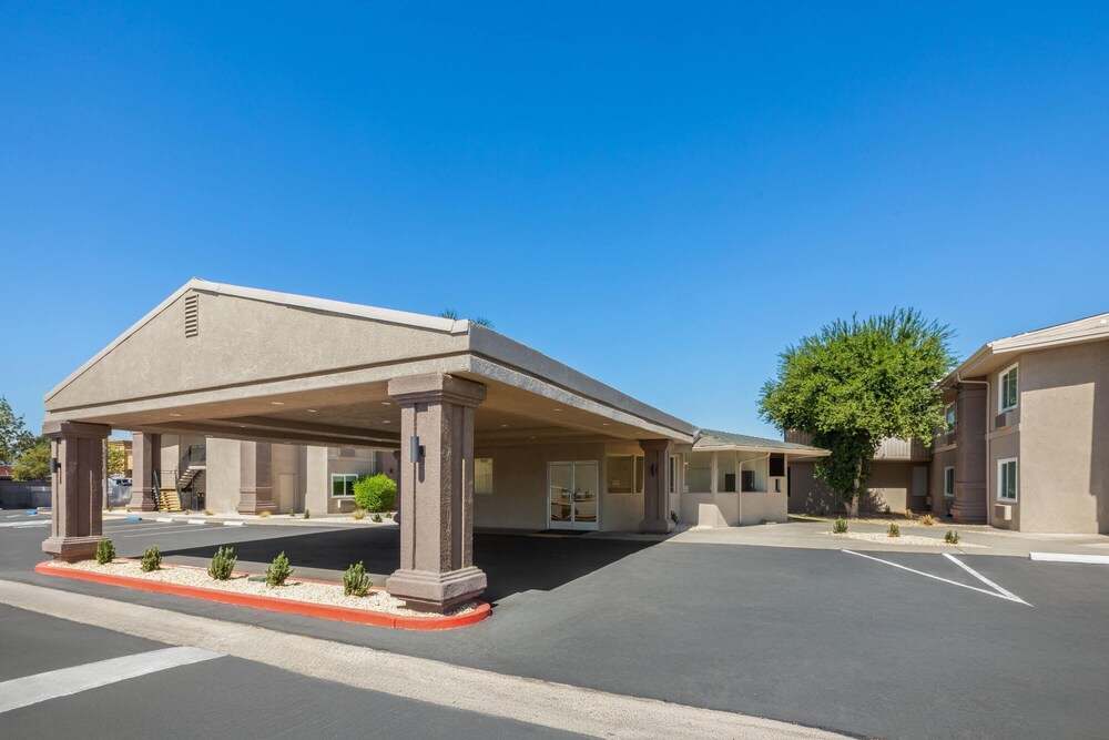 Ramada by Wyndham Merced 4/57