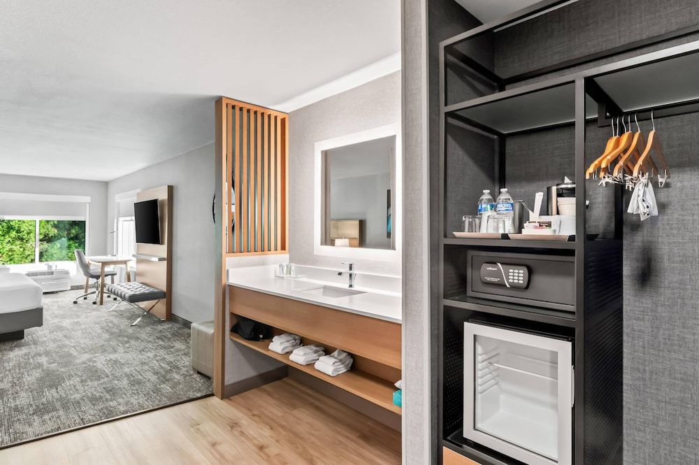 جناح بسرير كينج بغرفة نوم واحدة، Radisson Hotel Portland Airport 10/10