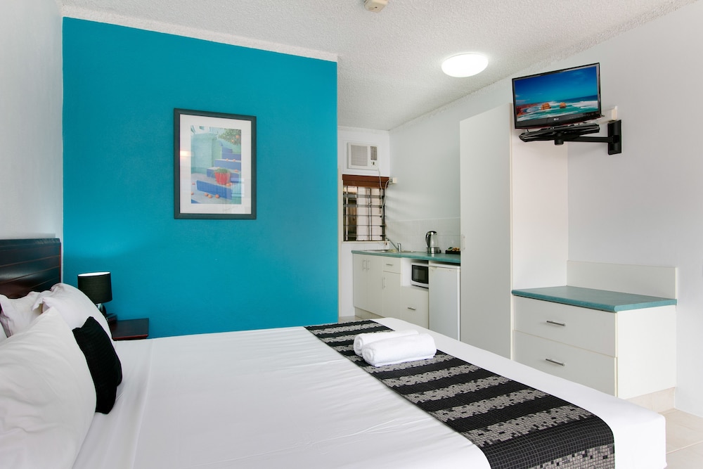CAIRNS CITY PALMS 26/59