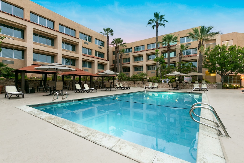 Grand Vista Hotel 8/47