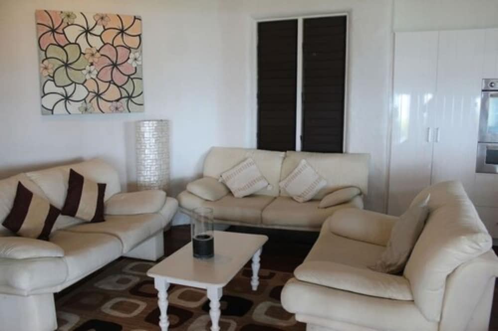 Anchorage Beach Resort 24/31