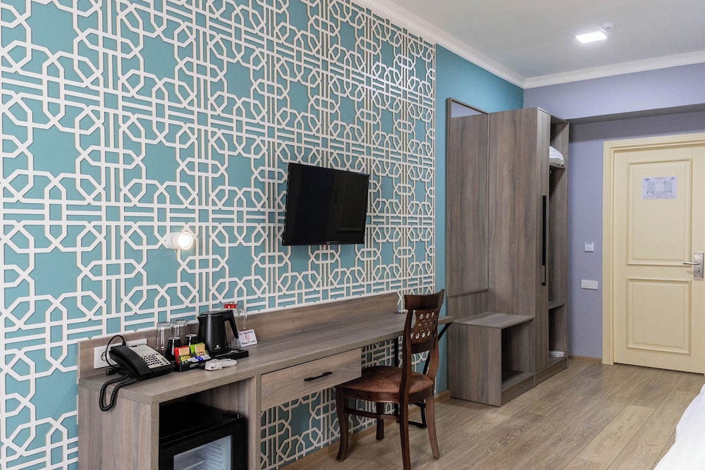 Khan Hotel 38/48