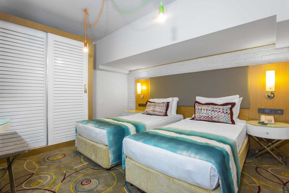 Suite, Villa, Double and Twin Beds