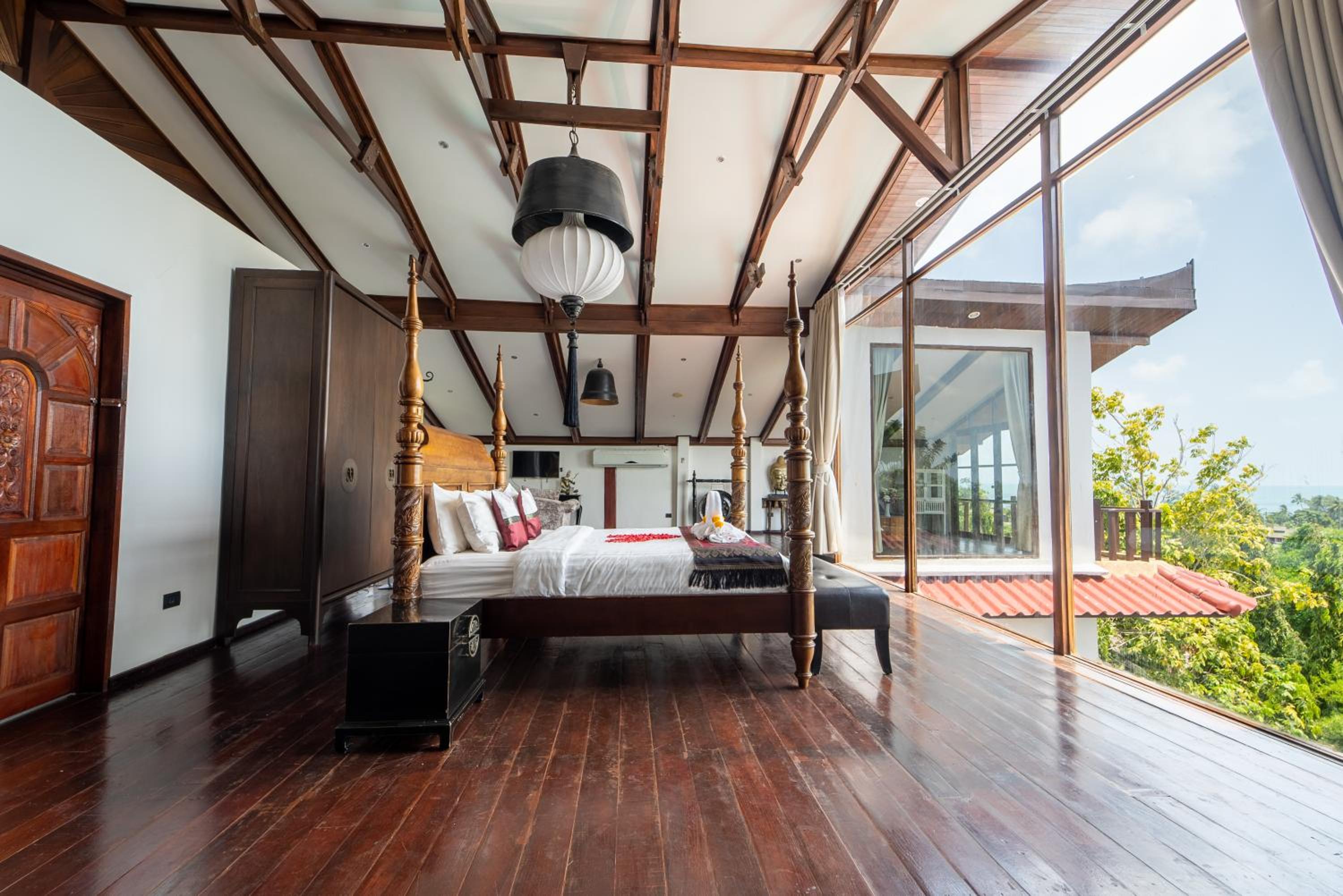 4 Bedrooms, Pool, Villa