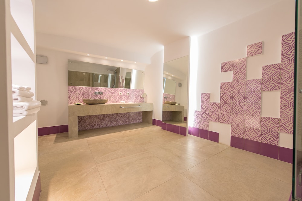 Santorini Secret Suites and Spa - Adults Only 22/50